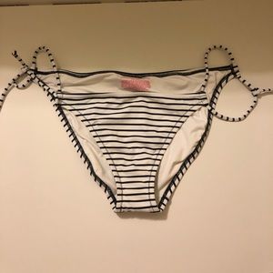 Brand New Victoria’s Secret The Bow Bikini Bottom